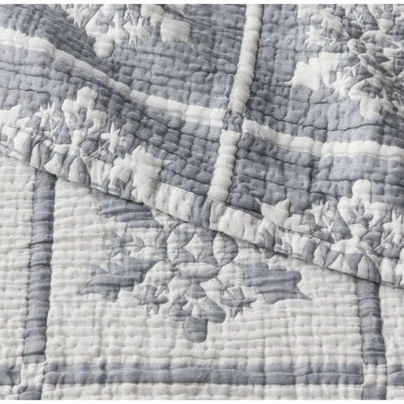 Threshold Holiday Snowflake Matelassé Quilt Set Full/Queen Gray – NEW Christmas - Picture 3 of 6